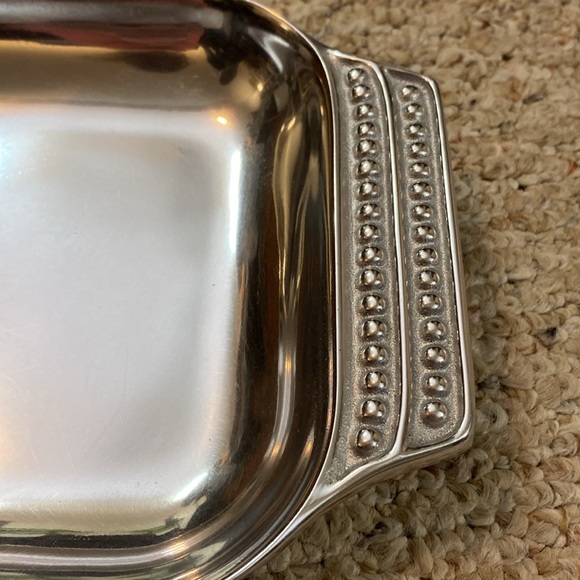 2 Wilton Armetale trays. Flute and Pearls #272045 - Picture 5 of 11